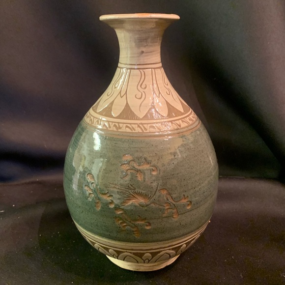 Vase - striking pottery vase - Picture 1 of 11